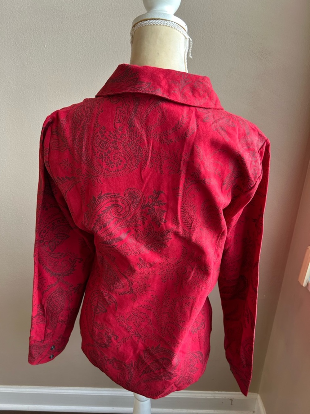 Urban Cotton Company Paisely Long Sleeve Red Shirt Sz M 4122 - Picture 3 of 3